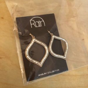 A very unique shape earrings!
